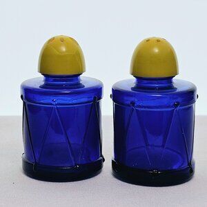 Hazel Atlas Drums Salt Pepper Shakers Cobalt Glass blue 3" yellow lid vtg